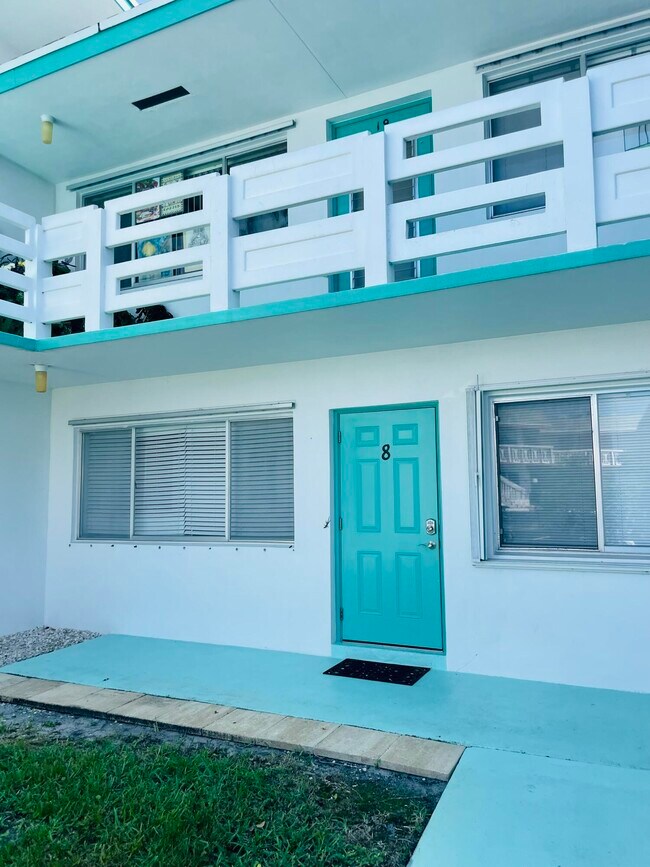 2304 Lake Osborne Dr-Unit -8 in Lake Worth, FL - Building Photo - Building Photo