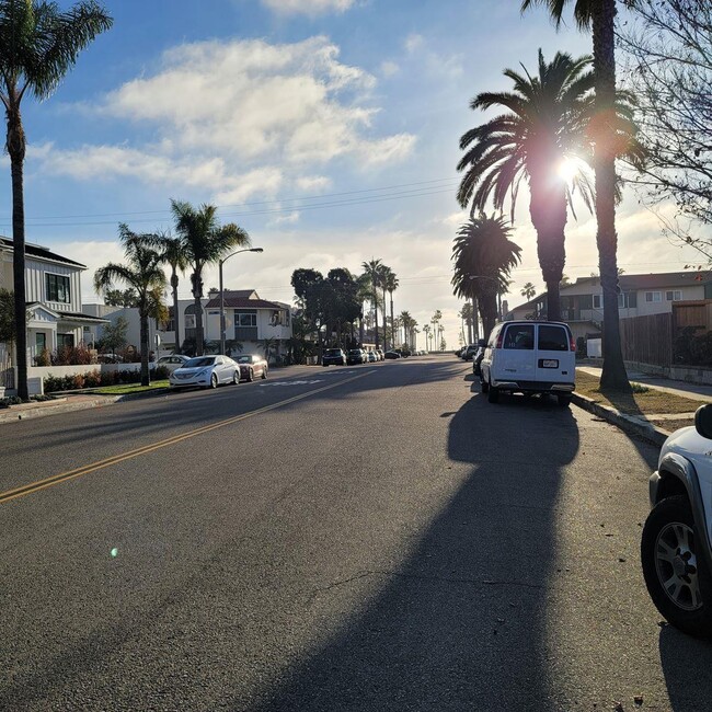 311 14th St. in Huntington Beach, CA - Foto de edificio - Building Photo