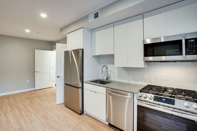 2210 Wisconsin Ave NW in Washington, DC - Building Photo - Building Photo