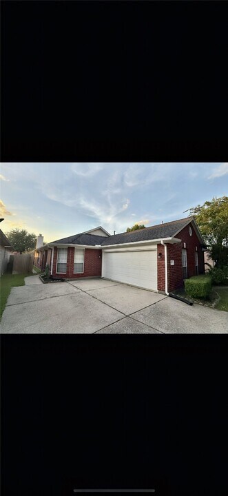 11906 Oakner Dr in Tomball, TX - Building Photo