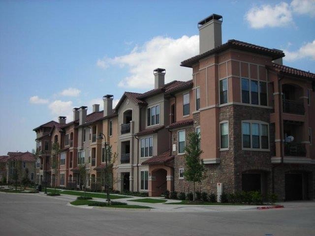 Landings at La Villita in Irving, TX - Building Photo - Building Photo