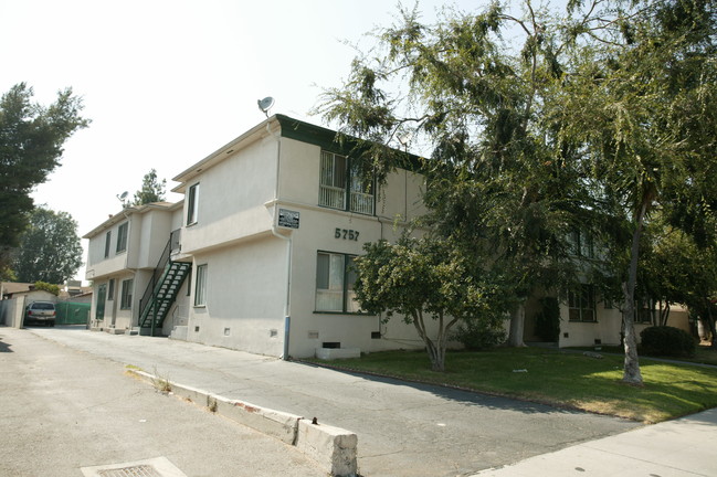 5757 Willowcrest Ave in North Hollywood, CA - Building Photo - Building Photo