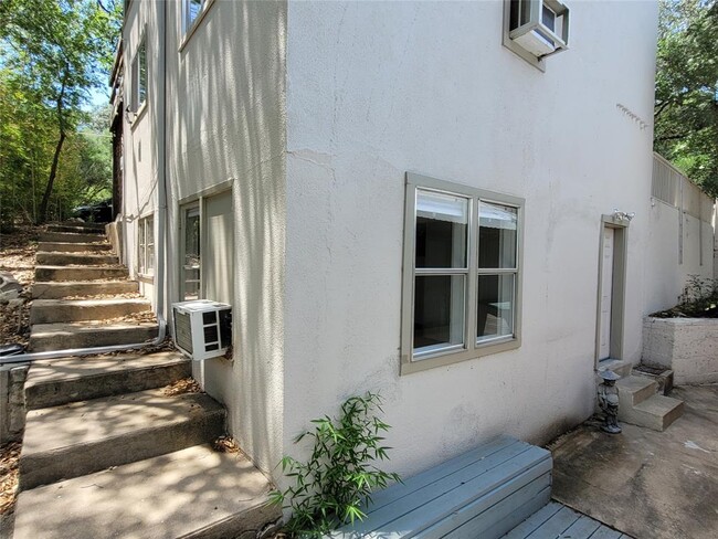1403 Windsor Rd in Austin, TX - Building Photo - Building Photo