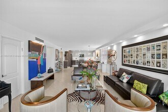9250 W Bay Harbor Dr in Bay Harbor Islands, FL - Building Photo - Building Photo