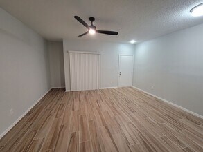 7093 N Holiday Dr in Galveston, TX - Building Photo - Building Photo