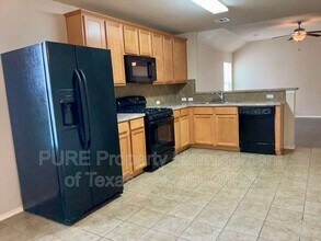 7505 Cedar Edge Dr in Austin, TX - Building Photo - Building Photo