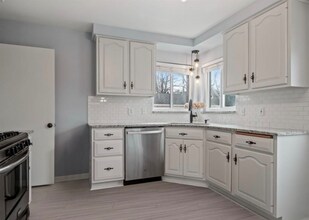 1602 E Maple Rd in Birmingham, MI - Building Photo - Building Photo