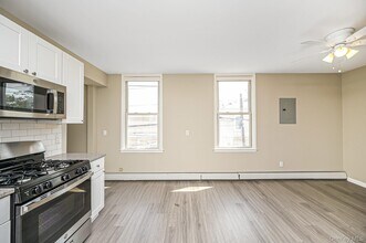 463-465 E Main St in Islip, NY - Building Photo - Building Photo