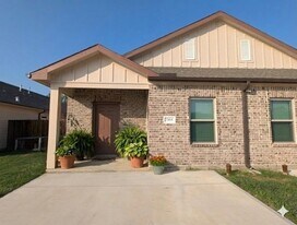7745 Swiftwater Ln in Houston, TX - Building Photo