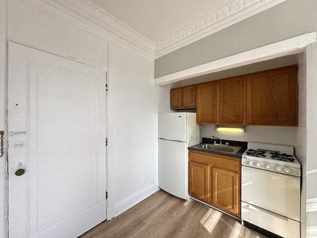 3832 N Fremont St, Unit J03W in Chicago, IL - Building Photo - Building Photo