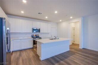 252 Walsh Peak Ave in Henderson, NV - Building Photo - Building Photo