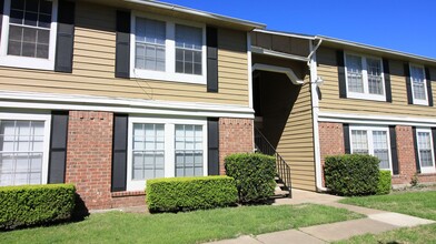 Arbors Of Taylor in Taylor, TX - Foto de edificio - Building Photo