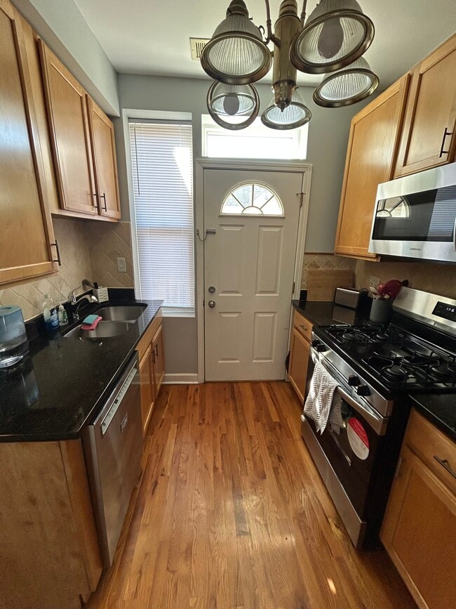 2253 W Rosemont Ave in Chicago, IL - Building Photo - Building Photo