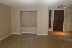 4732 E Alamos Ave, Unit 106 in Fresno, CA - Building Photo