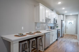 612 4th St NW, Unit #2 in Grand Rapids, MI - Foto de edificio - Building Photo
