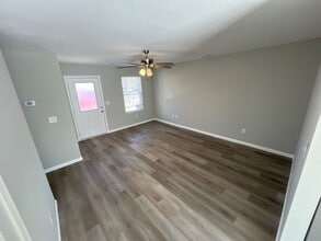 301 W 7th St in Eldon, MO - Building Photo - Building Photo