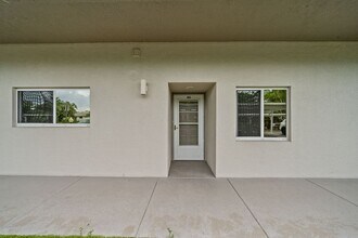 14771 Hole in 1 Cir in Ft. Myers, FL - Building Photo - Building Photo