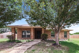 1603 Venus Dr E in Lancaster, TX - Building Photo