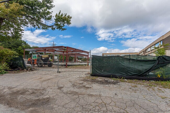 1000 Washington St in Dedham, MA - Building Photo - Building Photo