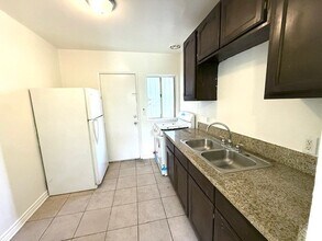 1850 Henderson Ave in Long Beach, CA - Building Photo - Building Photo