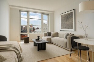 331 E Houston St in New York, NY - Building Photo