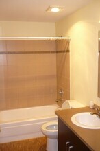 742 Kirkland Cir, Unit E306 in Kirkland, WA - Building Photo - Building Photo