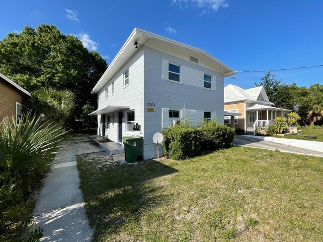 2704 E Columbus Dr in Tampa, FL - Building Photo - Building Photo