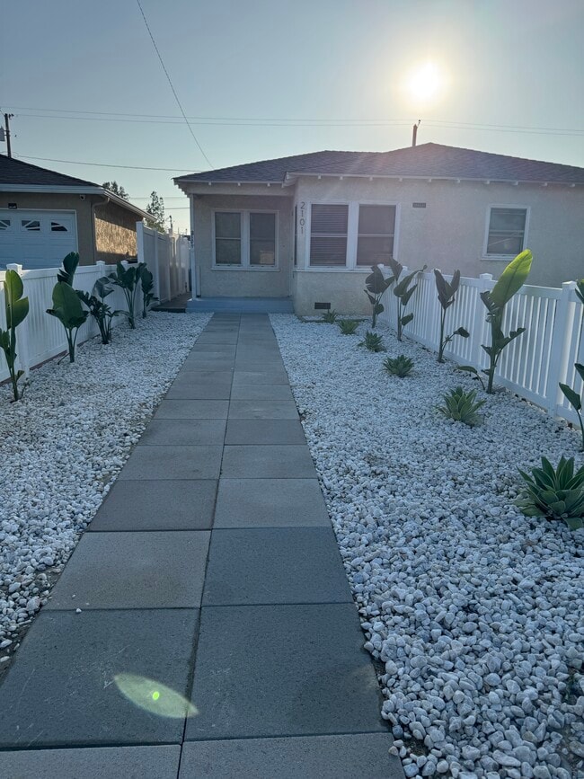 property at 2101 N Kenwood St