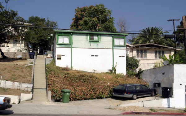 123 Lucas Ave in Los Angeles, CA - Foto de edificio