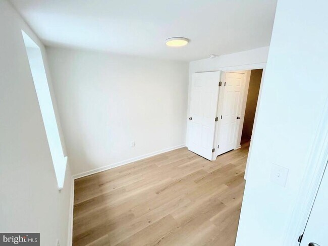 5031 W Girard Ave in Philadelphia, PA - Building Photo - Building Photo