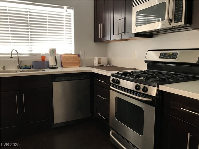 5423 Dancing Bear Dr