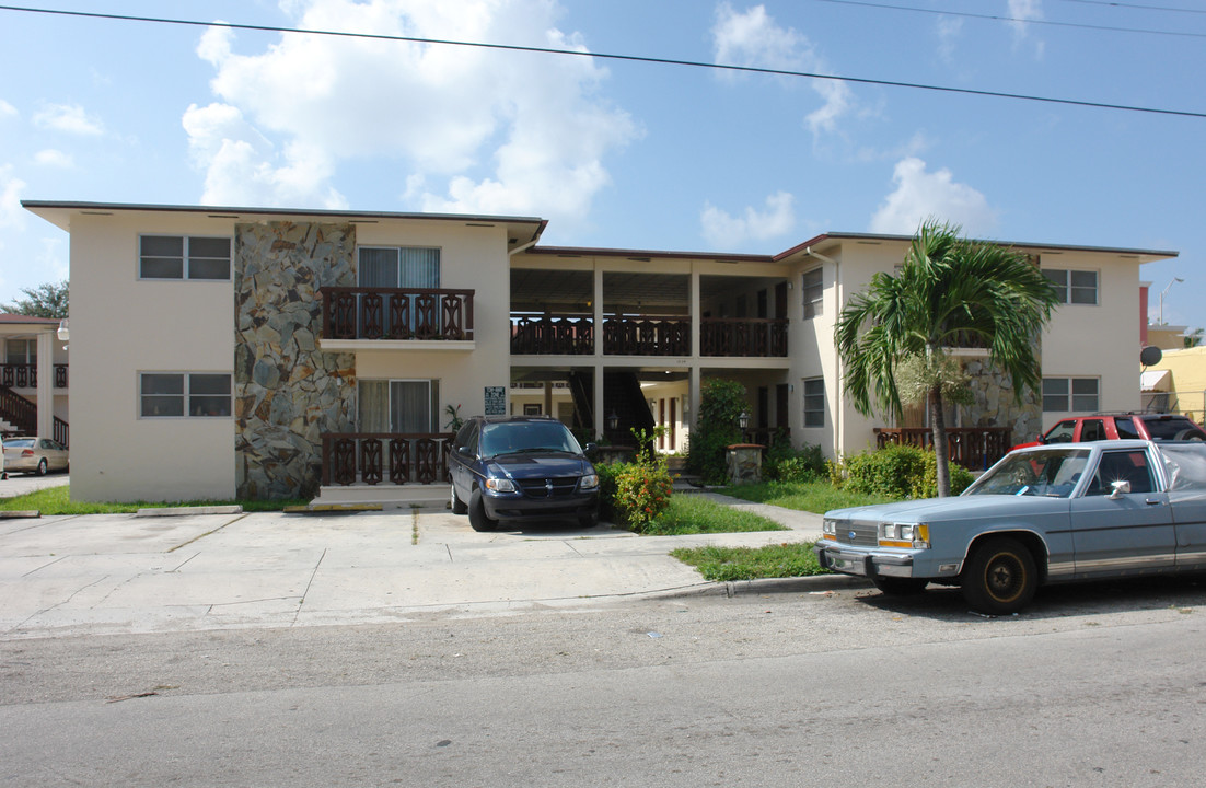 1634 SW 5th St in Miami, FL - Building Photo