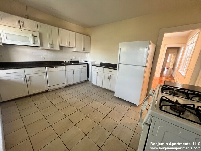 8 Barrows St, Unit 6 in Boston, MA - Building Photo - Building Photo