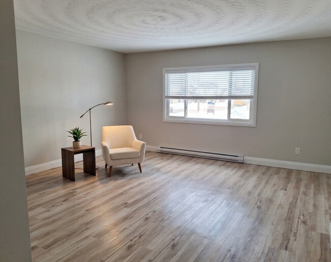 Lilac Place Apartments in Sault Ste Marie, ON - Foto de edificio - Building Photo