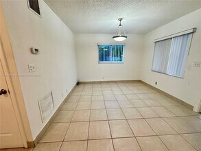 1274 NE 40th St in Oakland Park, FL - Building Photo - Building Photo