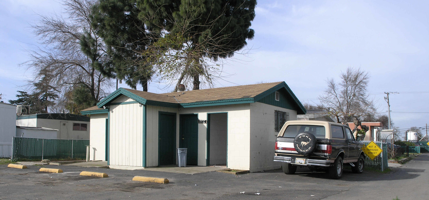 Charter Way Mobile Home Park in Stockton, CA - Building Photo