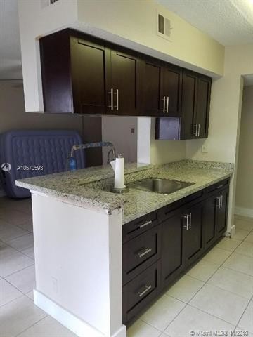 17330 NW 67th Pl-Unit -B-6 in Hialeah, FL - Building Photo