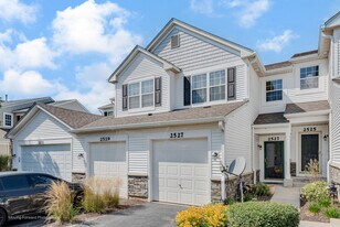 2527 Oneida Ln in Naperville, IL - Building Photo