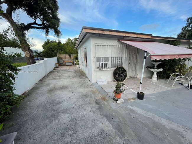 5905 NW 3rd Ave in Miami, FL - Building Photo - Building Photo