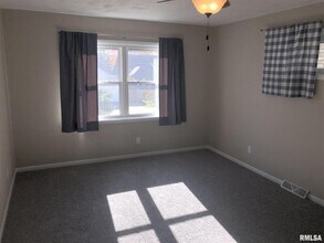2512 18th Ave, Unit Half in Rock Island, IL - Building Photo - Building Photo