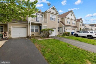 95 Tattersall Dr in Burlington Township, NJ - Building Photo - Building Photo