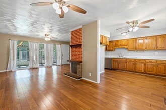 1935 Carmanbrook Pkwy in Flint, MI - Building Photo - Building Photo