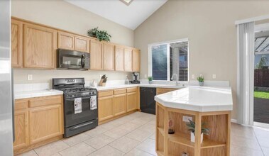 9412 Viridian Way in Elk Grove, CA - Building Photo - Building Photo