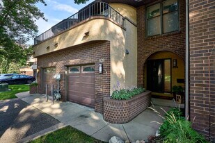 3120 Dean Ct in Minneapolis, MN - Building Photo