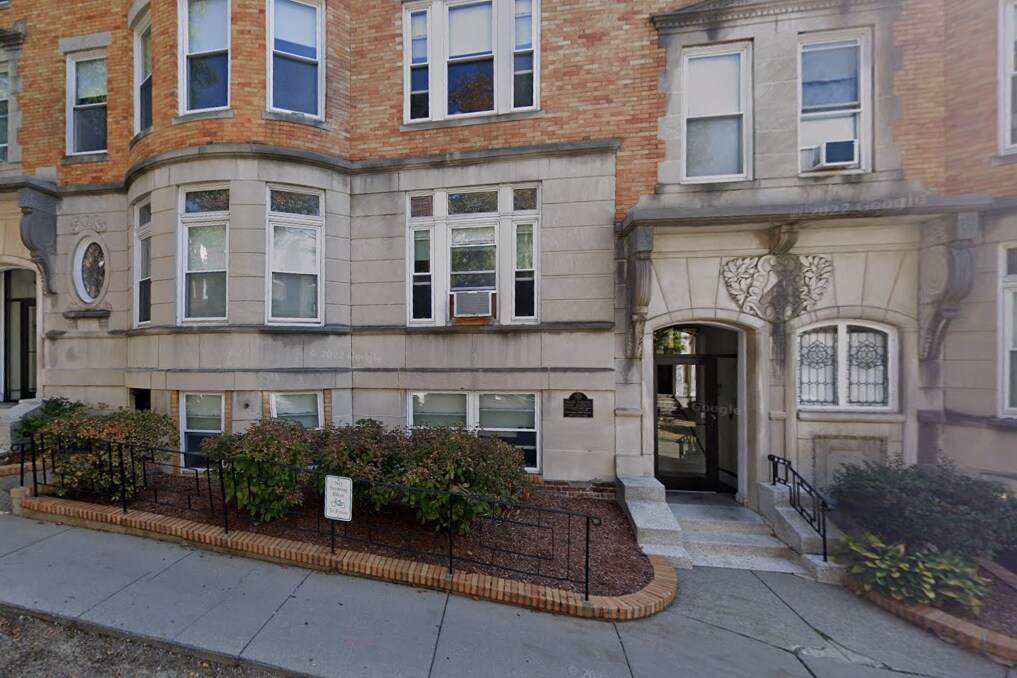 17 Fairbanks St, Unit 1 in Brookline, MA - Building Photo