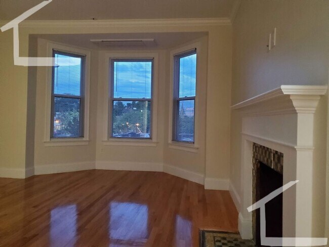 14 Harris St in Brookline, MA - Building Photo - Building Photo