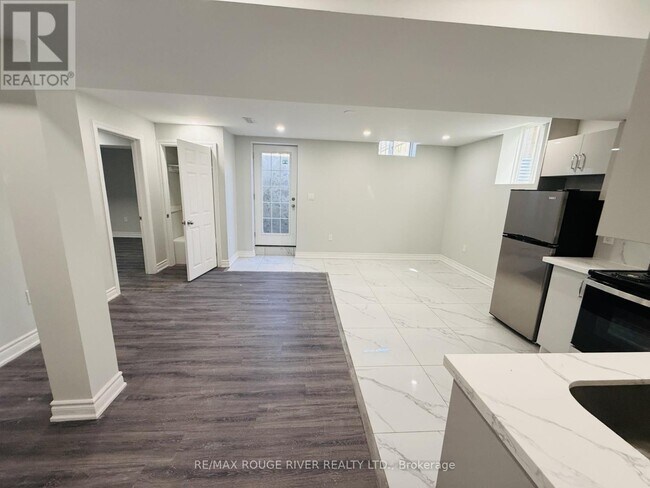 10 Bons Ave in Clarington, ON - Building Photo - Building Photo