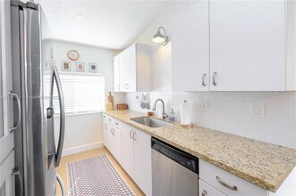 12022 SW 110th St Cir E in Miami, FL - Building Photo - Building Photo