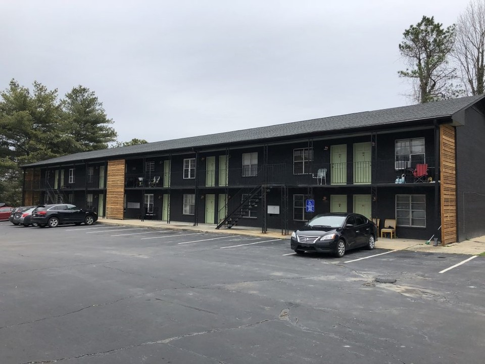 Barclay Apartments in Durham, NC - Building Photo