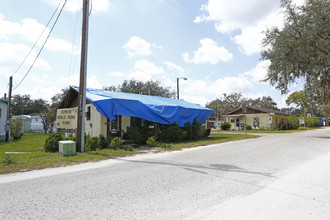 3950 Dixon St in Zephyrhills, FL - Foto de edificio - Building Photo